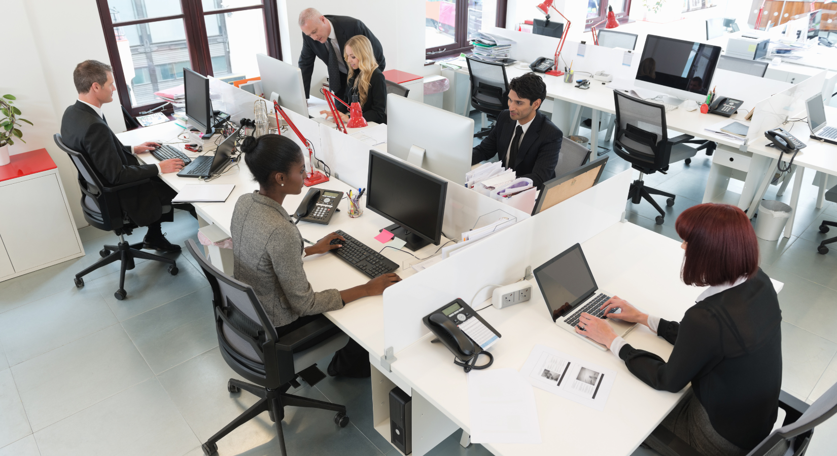 Transform Your Office: Smart Furniture Solutions for Today’s Workspaces