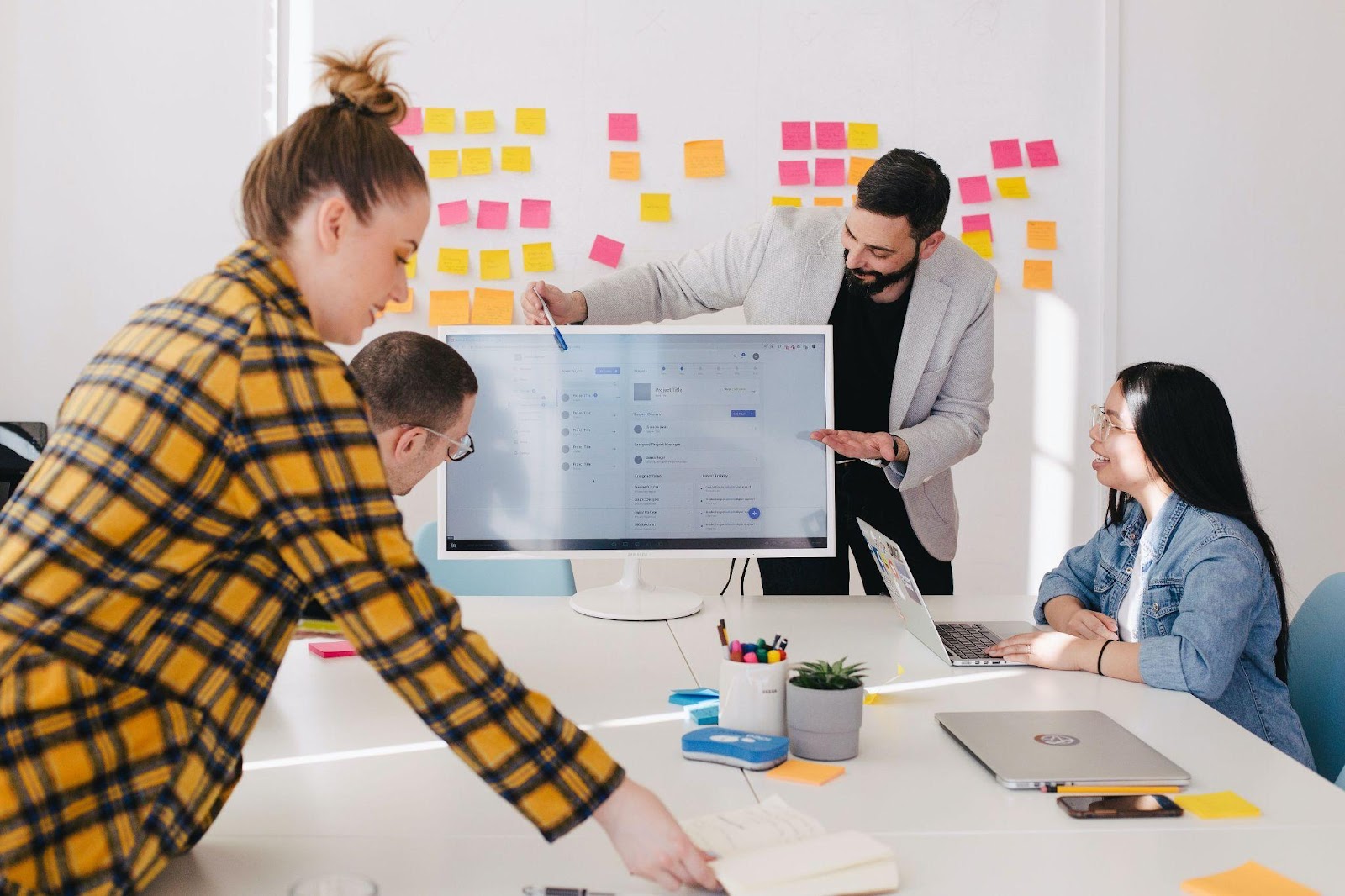 Teamwork Makes the Dream Work – Ways to Create a Collaborative and Supportive Workplace Dynamic
