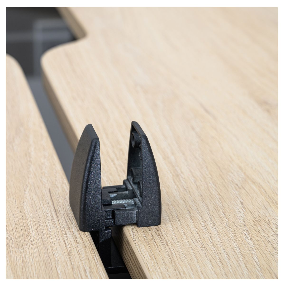 desk screen bracket